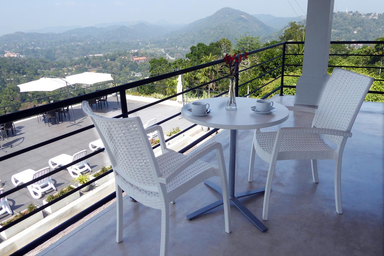 390 Villa Vista Канди Екстериор снимка